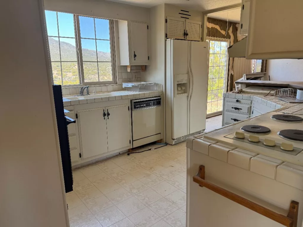 Rimrock 882 9 - eraexcelproperties.com